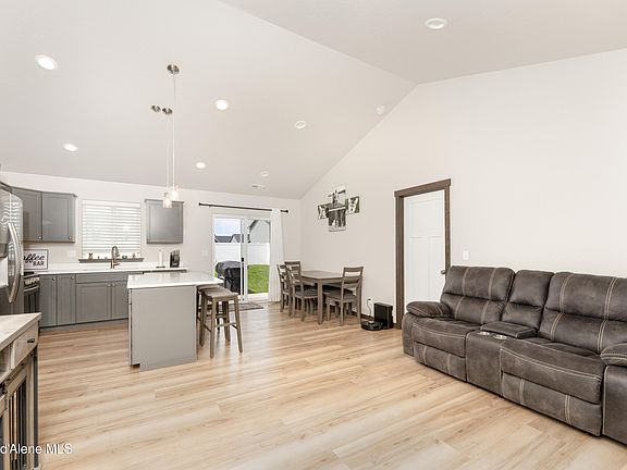 4th image of 3885 Pradera