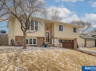 8521 Sunridge Rd, Lincoln, NE 68505