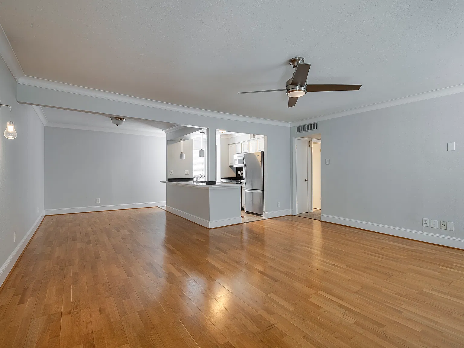 2 bed, 1118 sqft, $2,050 — Photo 4