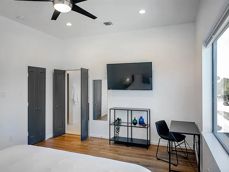 511 Memorial Heights Dr — Photo 36