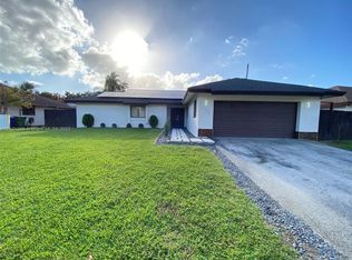 620 SW 98th Ter, Hollywood, FL 33025