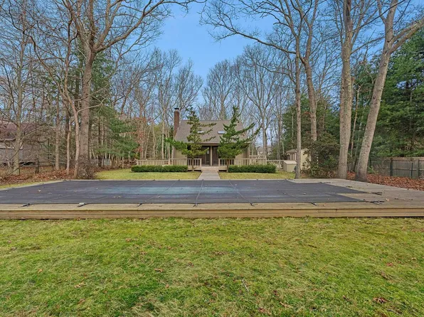 12 Wooded Oak Ln, East Hampton, NY 11937