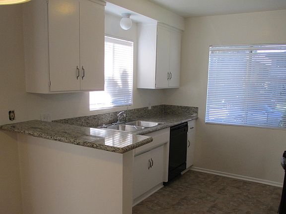 5th image of 332 N Isabel St APT 1