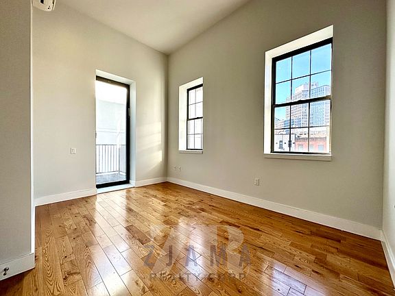 4th image of 72 Willoughby St APT 4H