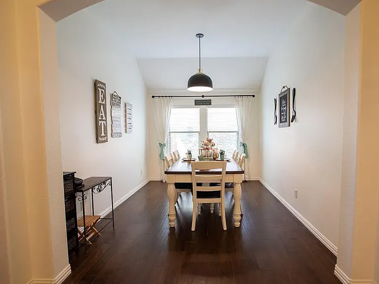 326 Hawthorn Dr — Photo 9