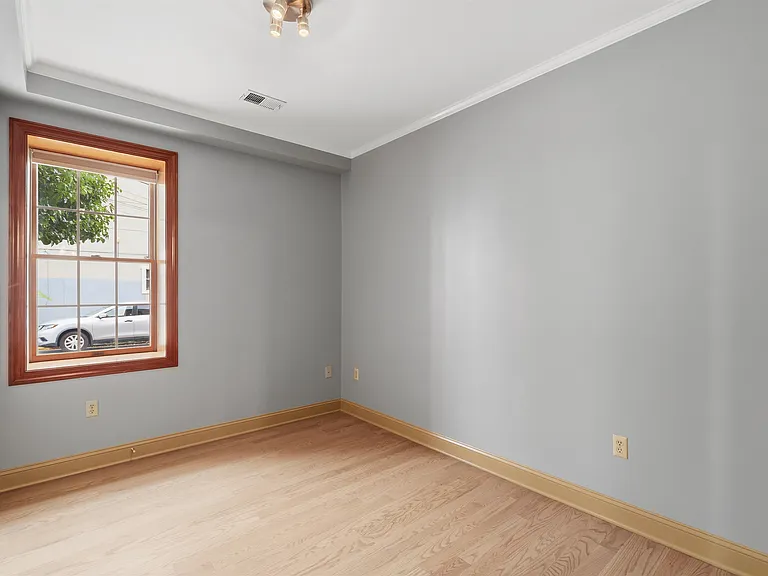 21 Saint Pauls Ave #1 — Photo 17