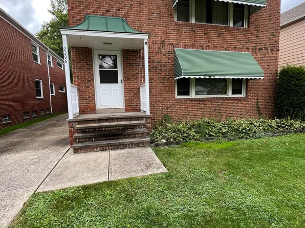 2296 Ashurst Rd, University Heights, OH 44118