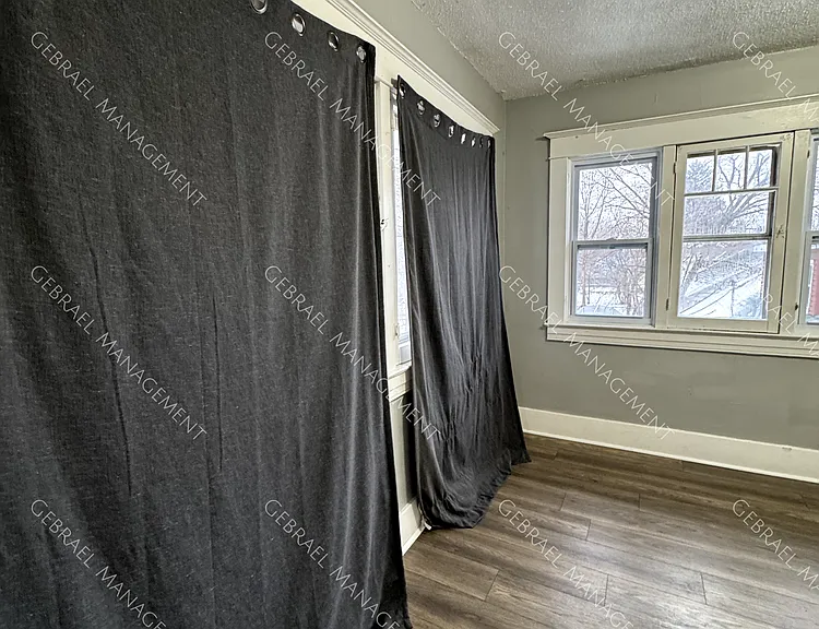 1635 Holmes St — Photo 14