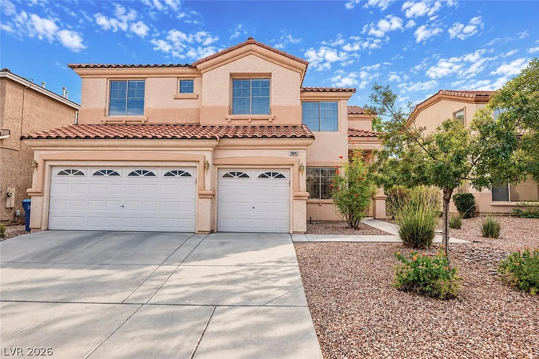 3 bed, 2.5 bath, 2815 sqft, $2,990 — Photo 1
