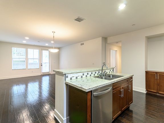 5th image of 2349 Jefferson St Unit 118