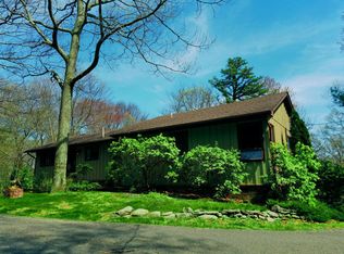 113 Windwards Ln, Dingmans Ferry, PA 18328