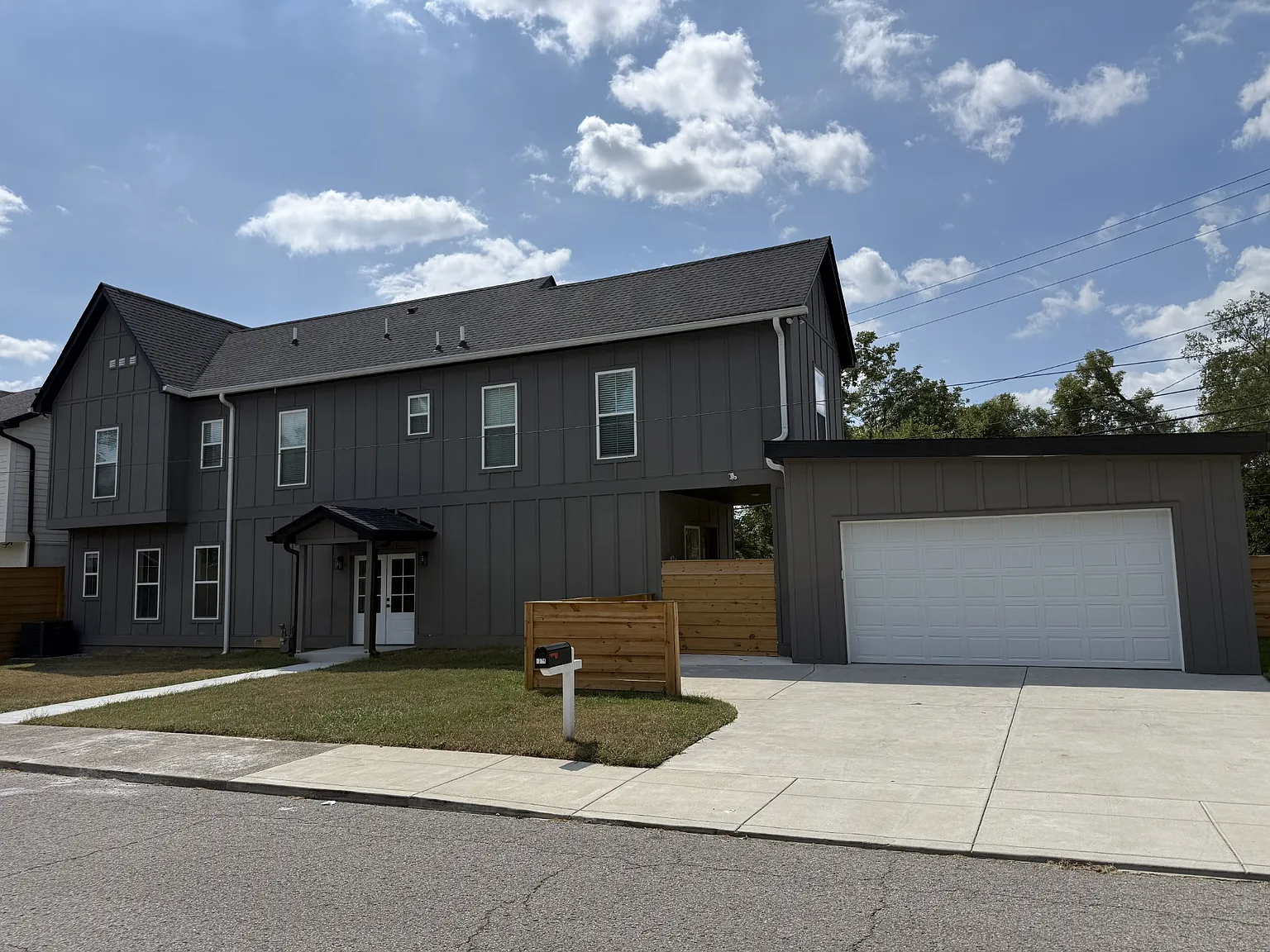 3 bed, 2.5 bath, 2393 sqft, $3,000 — Photo 1