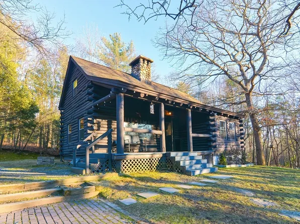 123 West St, Douglas, MA 01516