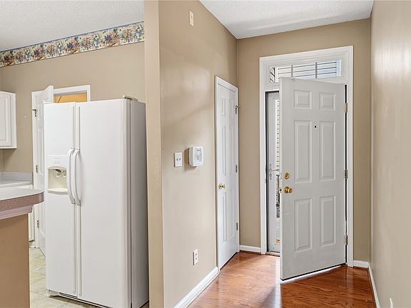 4th image of 111 Wexford Dr Unit 100