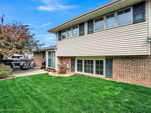 3rd image of 8827 Sycamore Ct