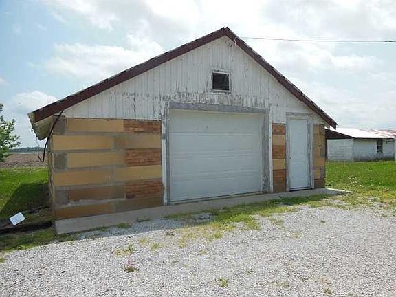 3rd image of 570 E County Road 1250s