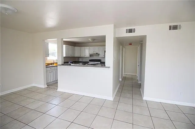 2 bed, 1.0 bath, 900 sqft, $1,100 — Photo 4