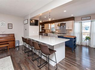 3208 Melanie Dr, Urbandale, IA 50322