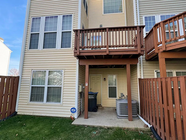 5266 Jule Star Dr — Photo 10