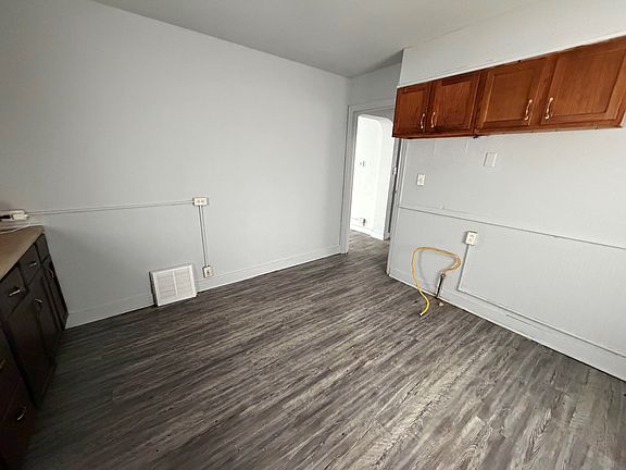 3rd image of 1221 E Williams St