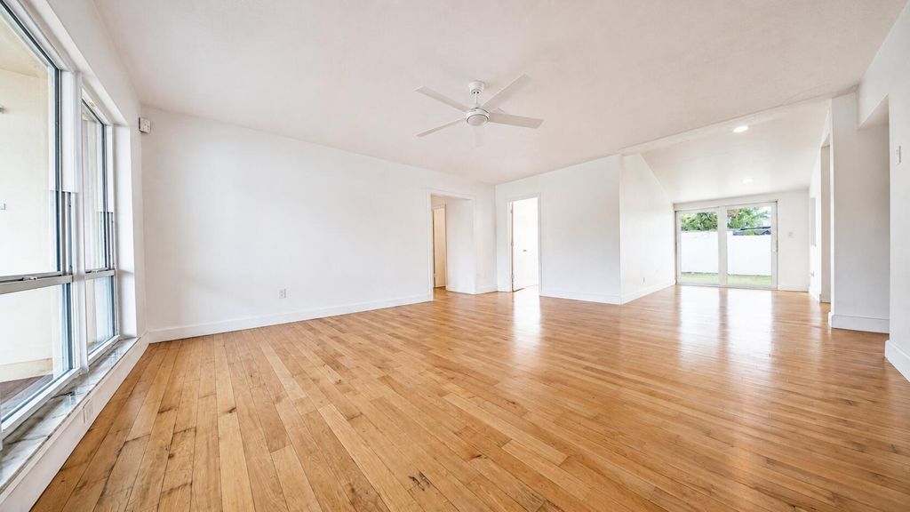 420 SE 4th Court, photo 6