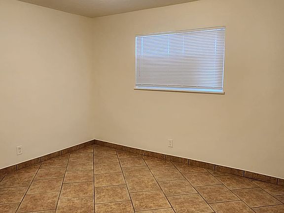 5th image of 4920 Cerritos Ave SW