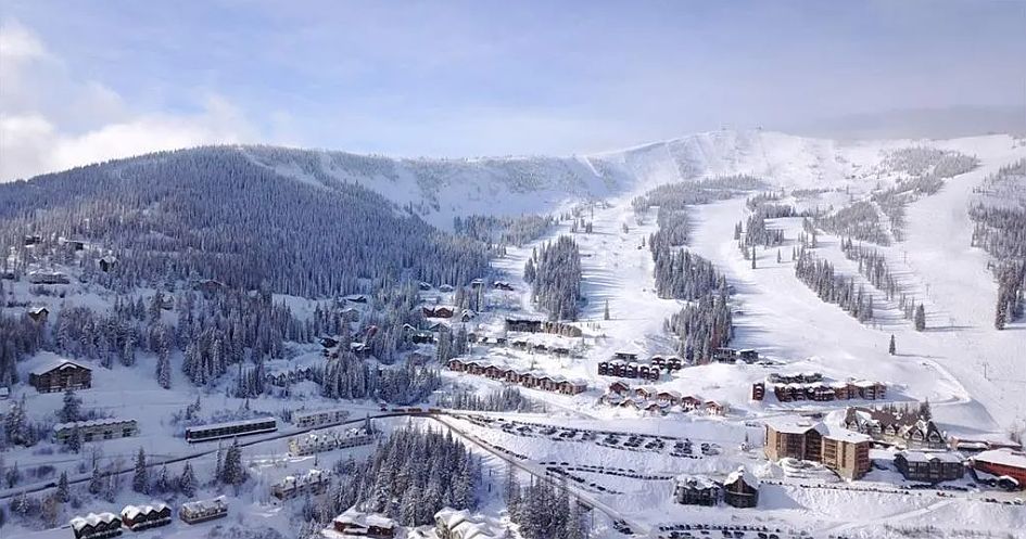 Easy access to ski trails from your door steps