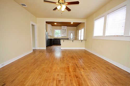 4th image of 215 Wesley Pl