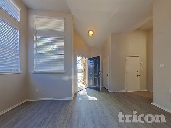 4th image of 5328 Waterford Dr