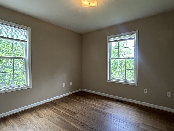 5th image of 427 Vesey Dr