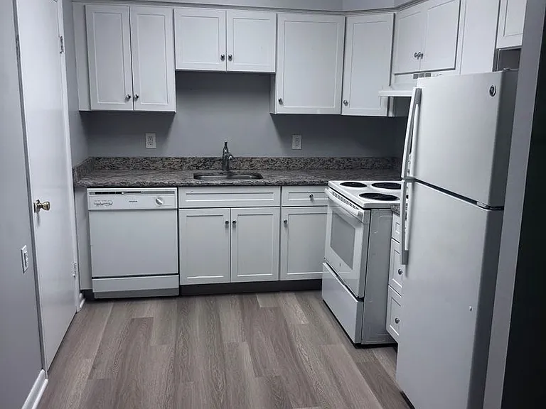 Valley Brook Apartments — Photo 4