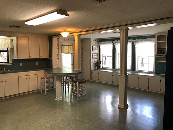 4th image of 619 E Hutchinson Ave