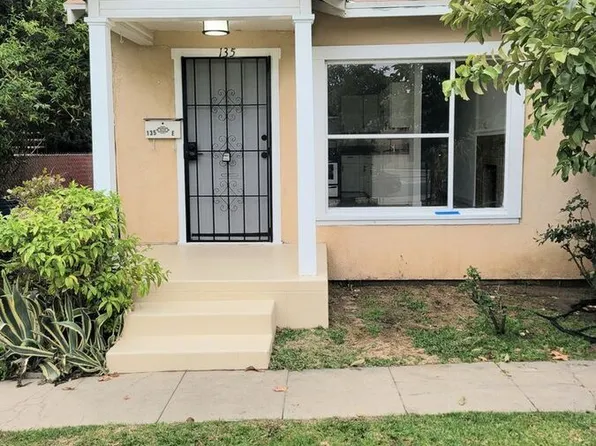 135 E Buckthorn St, Inglewood, CA 90301