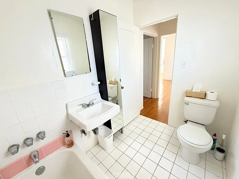 141 N Kenwood St #B — Photo 9