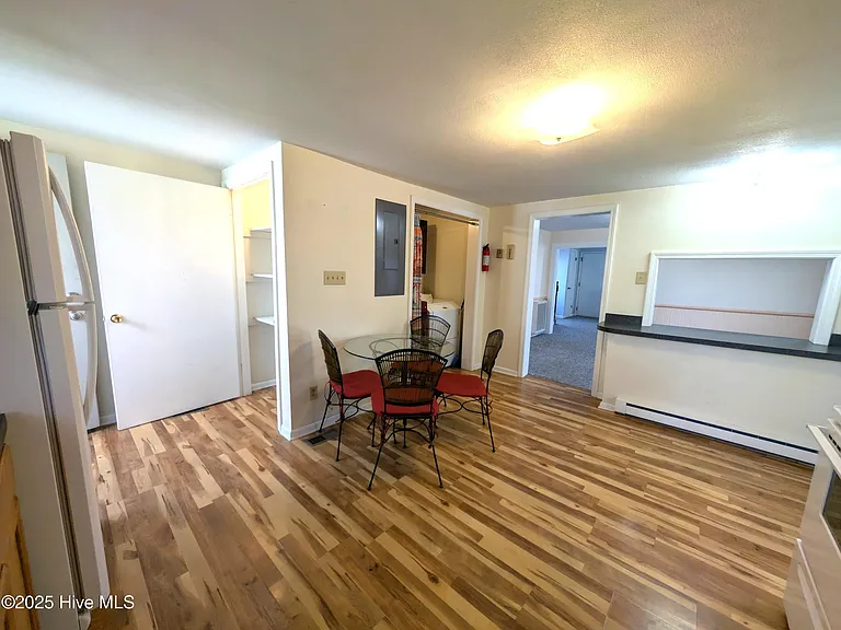 710 Beech St — Photo 7