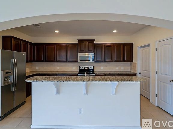 3rd image of 719 Carillion Dr
