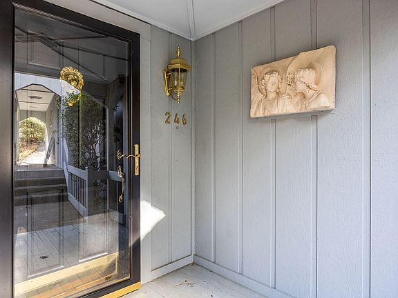 3rd image of 246 Fox Rdg