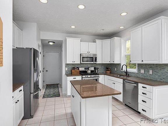 3rd image of 2259 Waterford Way NE