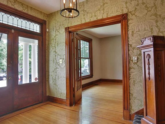 4th image of 1909 Woodbourne Ave