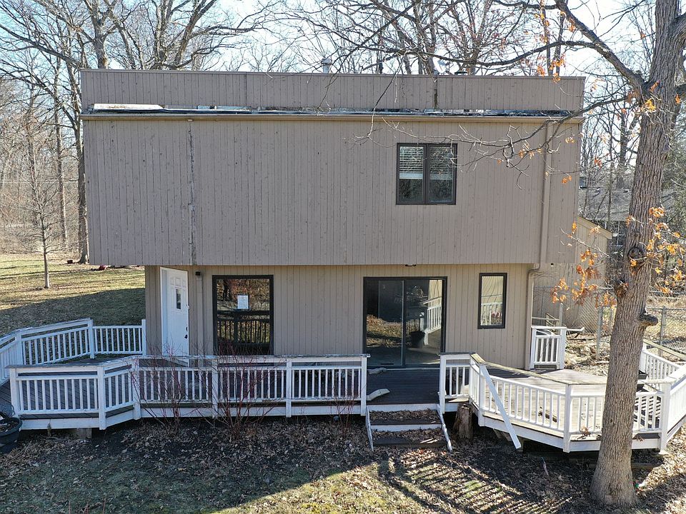 1st image of 915 Mettawa Ln