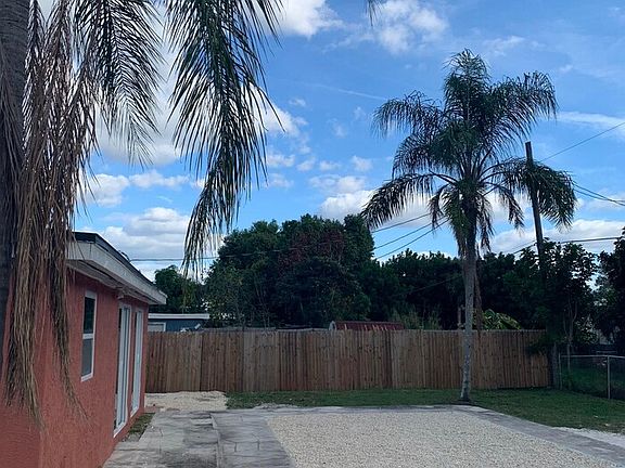 2nd image of 893 Coconut Dr