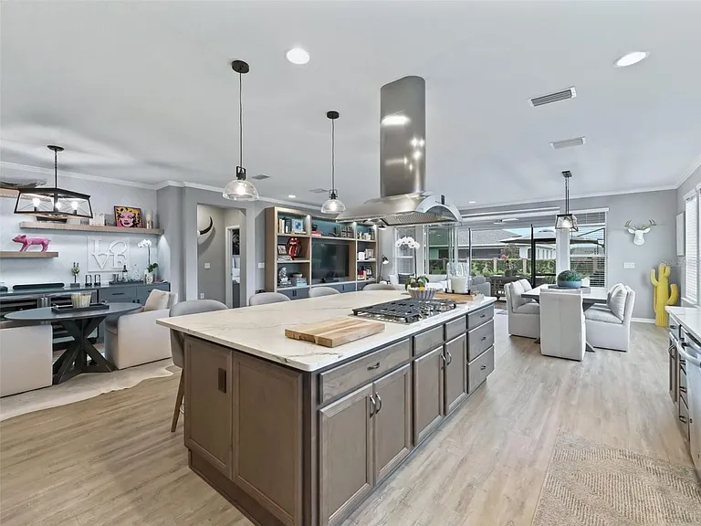 5672 NW 40th Pl — Photo 12