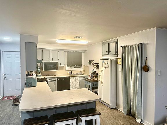 3rd image of 501 Olive St