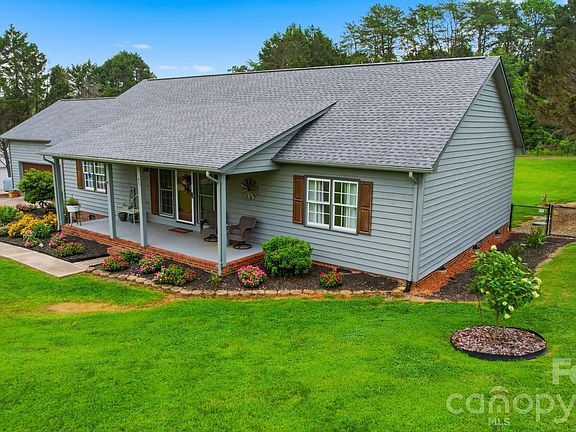 4th image of 40 Candlewick Cove Dr
