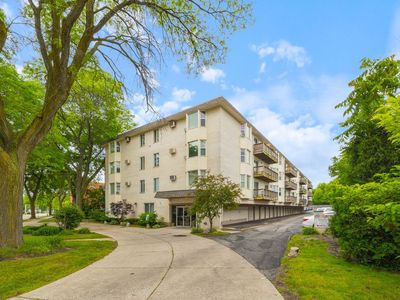 8232 Niles Center Rd APT 101, Skokie, IL, 60077