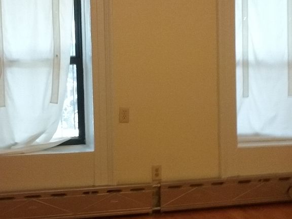 3rd image of 831 Quincy St APT 1