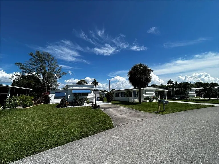 26186 Princess Ln — Photo 1