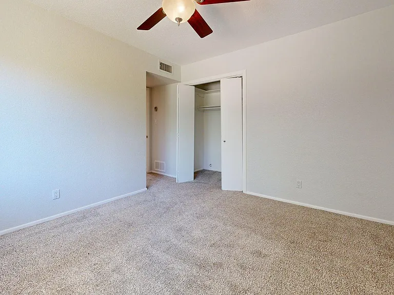 2534 S Grandview Ave — Photo 17