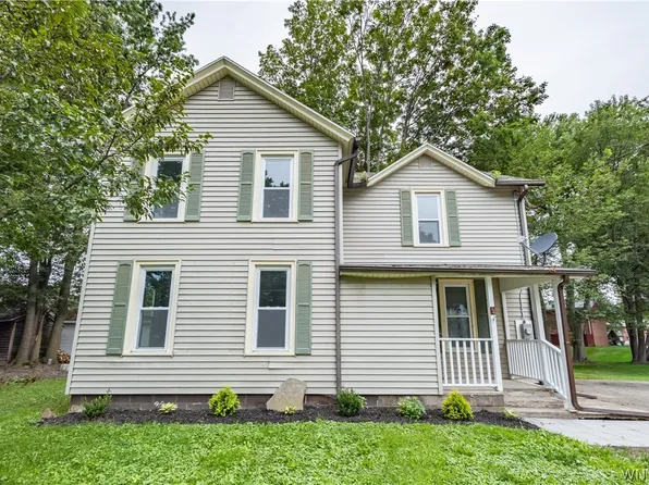 34 Grove St, Westfield, NY 14787