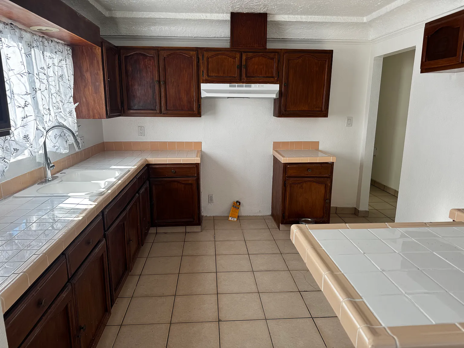 2 bed, 750 sqft, $2,499 — Photo 3